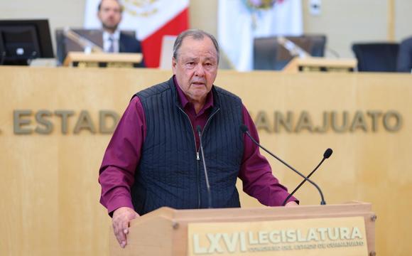 David Martínez presentando: Proponen reformas a la Constitución Política para armonizarla en materia de revocación de mandato y combate a privilegios