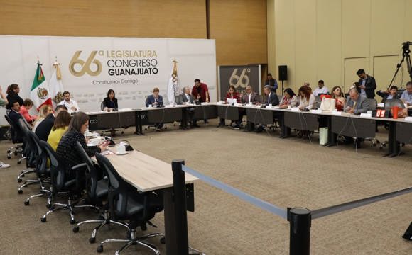 David Martínez presentando: Exhortan a la Conagua, SAPAL y organismos municipales a inspeccionar descargas, revisar infraestructura y coordinar un plan urgente para la recuperación ambiental del Río Turbio
