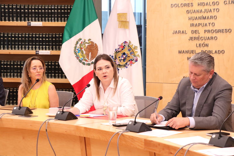 https://congreso-gto.s3.amazonaws.com/uploads/imagen/imagen/102514/pop_7A4A3388.JPG