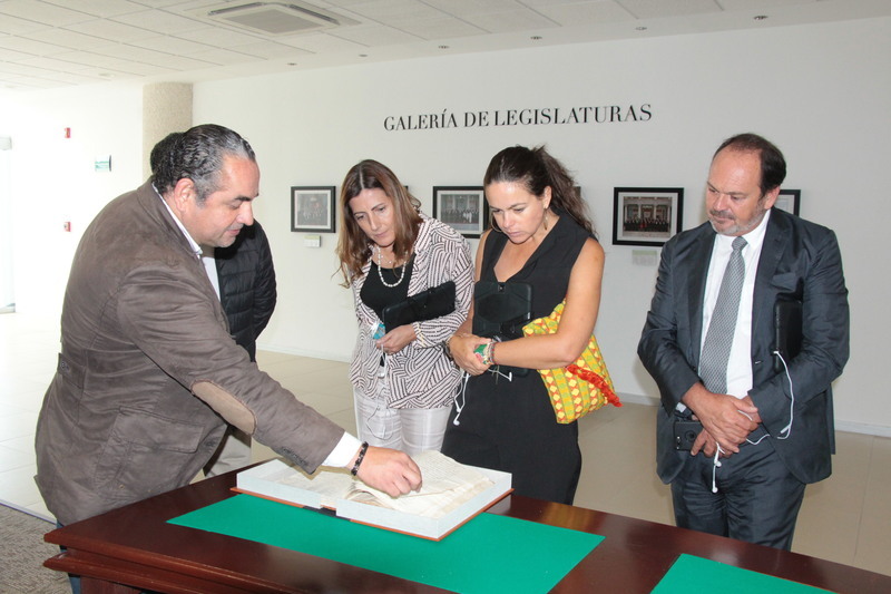 https://congreso-gto.s3.amazonaws.com/uploads/imagen_visita/imagen/2320/pop_IMG_5364.JPG