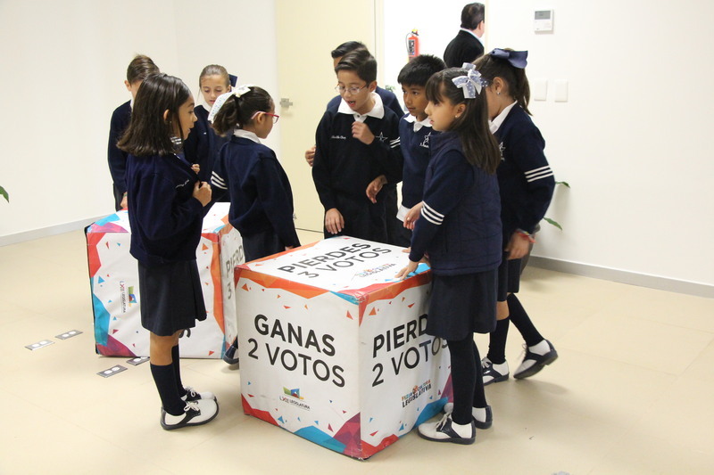 https://congreso-gto.s3.amazonaws.com/uploads/imagen_visita/imagen/2355/pop_Visita_de_alumnos_del_Instituto_America_del_Municipio_de_Le_n__016.jpg