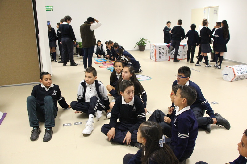 https://congreso-gto.s3.amazonaws.com/uploads/imagen_visita/imagen/2358/pop_Visita_de_alumnos_del_Instituto_America_del_Municipio_de_Le_n__006.jpg