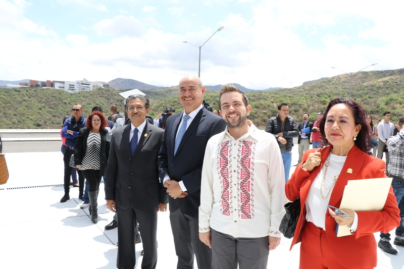 https://congreso-gto.s3.amazonaws.com/uploads/imagen_visita/imagen/2651/pop_7A4A3109.JPG
