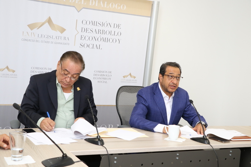 https://congreso-gto.s3.amazonaws.com/uploads/imagen_visita/imagen/2770/pop_Comisi_n_de_Desarrollo_Econ_mico_180719-006.JPG
