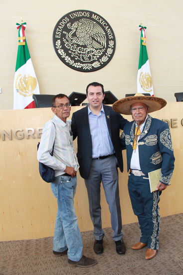 https://congreso-gto.s3.amazonaws.com/uploads/imagen_visita/imagen/2872/pop_Visista_al_Congreso_la_Cabalgata_por_la_Ruta_de_la_Independencia_Nacional_270919015.JPG